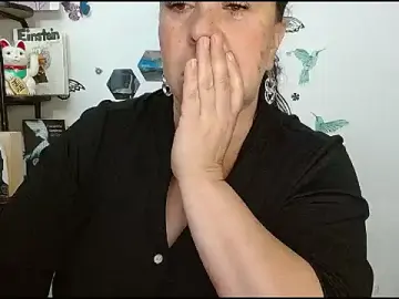 LauraMallioni  live sex cam