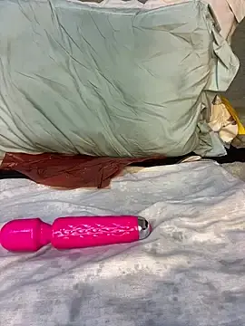 Maskedblossomm  live sex cam