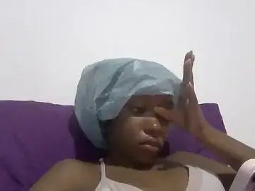 BlackkPetitte  live sex cam