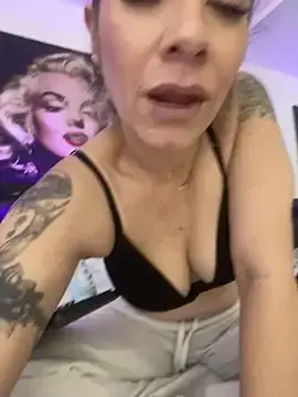 Viktoria_davis_  live sex cam