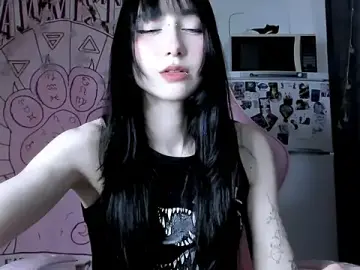 Holy420lolii  live sex cam