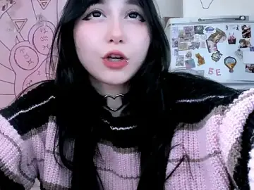 Holy420lolii  live sex cam