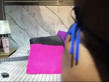 Niyirey1  live sex cam