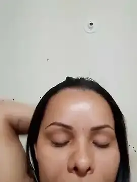 Tirara2  live sex cam