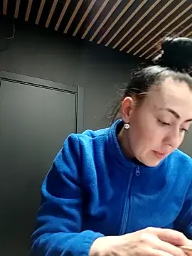 Regina6125  live sex cam