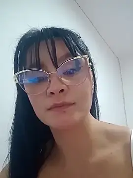 Roos1237  live sex cam