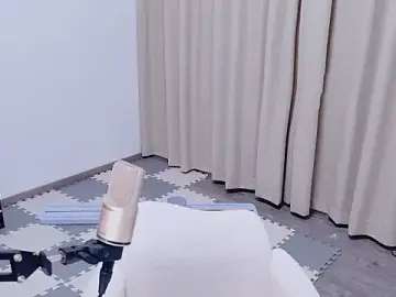 HoneyLily99  live sex cam