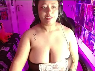 Emmachan19  live sex cam