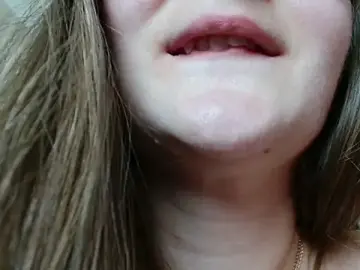 KiraGoldens  live sex cam
