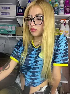 PrettyAshley_  live sex cam