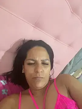 Tyraba  live sex cam