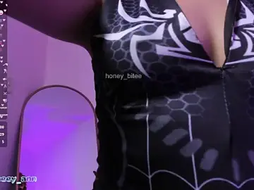 Honey_bitee  live sex cam