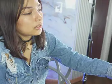 Kinkylittlegirll  live sex cam
