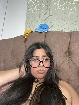 Virginbrunette99  live sex cam
