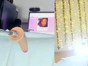 Kitty__Rose__  live sex cam