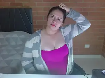 Paula__111  live sex cam