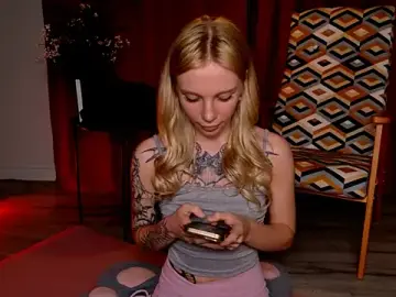 Mym4lk  live sex cam