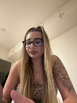 CandyyTemptation  live sex cam
