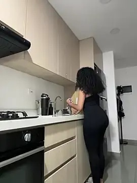 Curlyierr  live sex cam