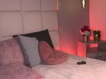 SaraMonroe1  live sex cam