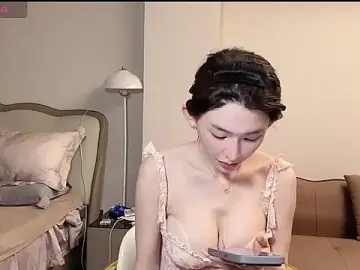 Kiki-12  live sex cam