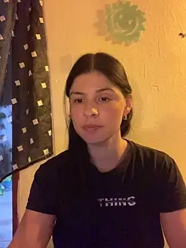 Estefani_32  live sex cam