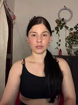 Estefani_32  live sex cam