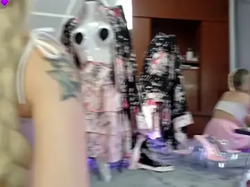 Karlamoon23  live sex cam