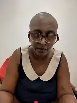 Mamakarma1403  live sex cam