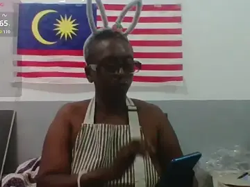 Mamakarma1403  live sex cam