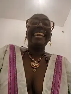 Mamakarma1403  live sex cam