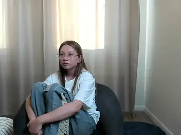 AdelaidaAskvig  live sex cam