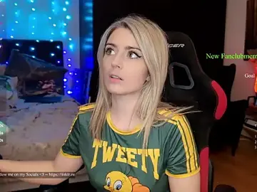 Lisaonthemoon  live sex cam