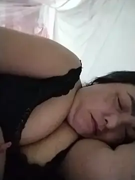 Naaya8109  live sex cam