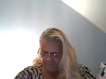 Hotladymoon  live sex cam