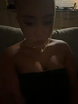 Noraheavenxo  live sex cam