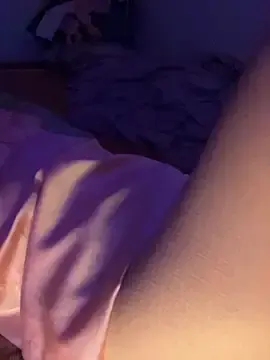 Chloe-2h  live sex cam