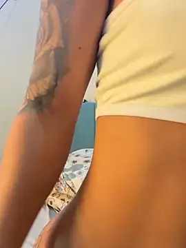 Morenaviip  live sex cam