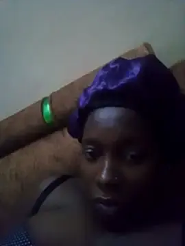 Qeenbee6  live sex cam