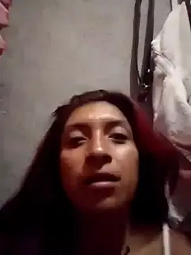 Yareliux  live sex cam