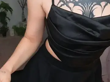 Rari_hotvibe  live sex cam