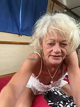 Ladyboatlady  live sex cam