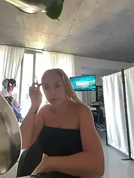 Karen_Luxe  live sex cam