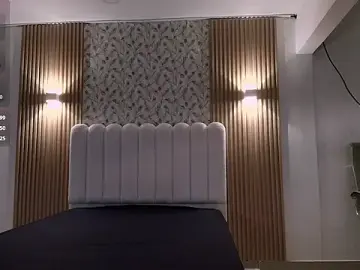 Kiara__Gold  live sex cam