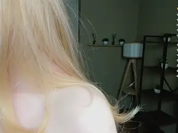 BlondeMiaX  live sex cam