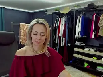 Julia_Cherry_  live sex cam