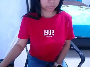 Letty_Plugxo  live sex cam