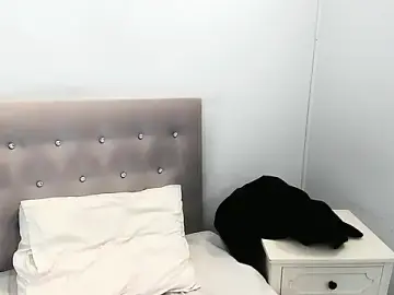 CarolineFlirt  live sex cam