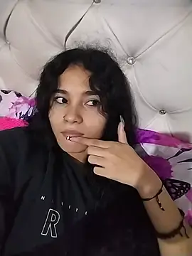 Kittyytinaa  live sex cam