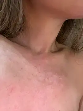 Melzinhasweet  live sex cam